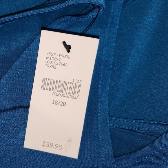 Cold Shoulder Top - Picture 3 of 4